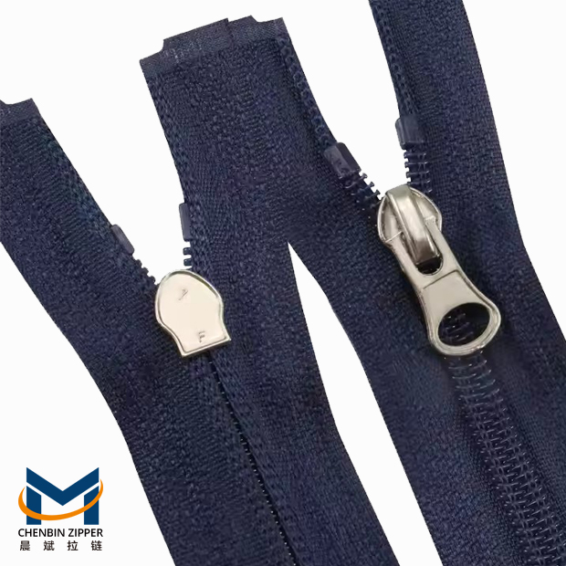 Открытый пластик впрыскивается Zipper2
