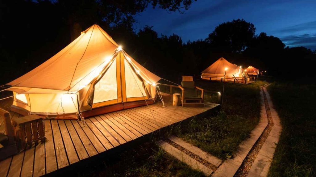场景图-tents-glamping-night-3