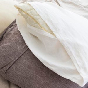 Simple Steps to Add a Zipper to Your Pillow Cover Design