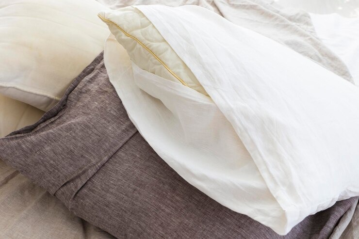 Simple Steps to Add a Zipper to Your Pillow Cover Design