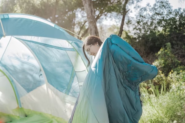 场景图-sleeping bag outdoors-3
